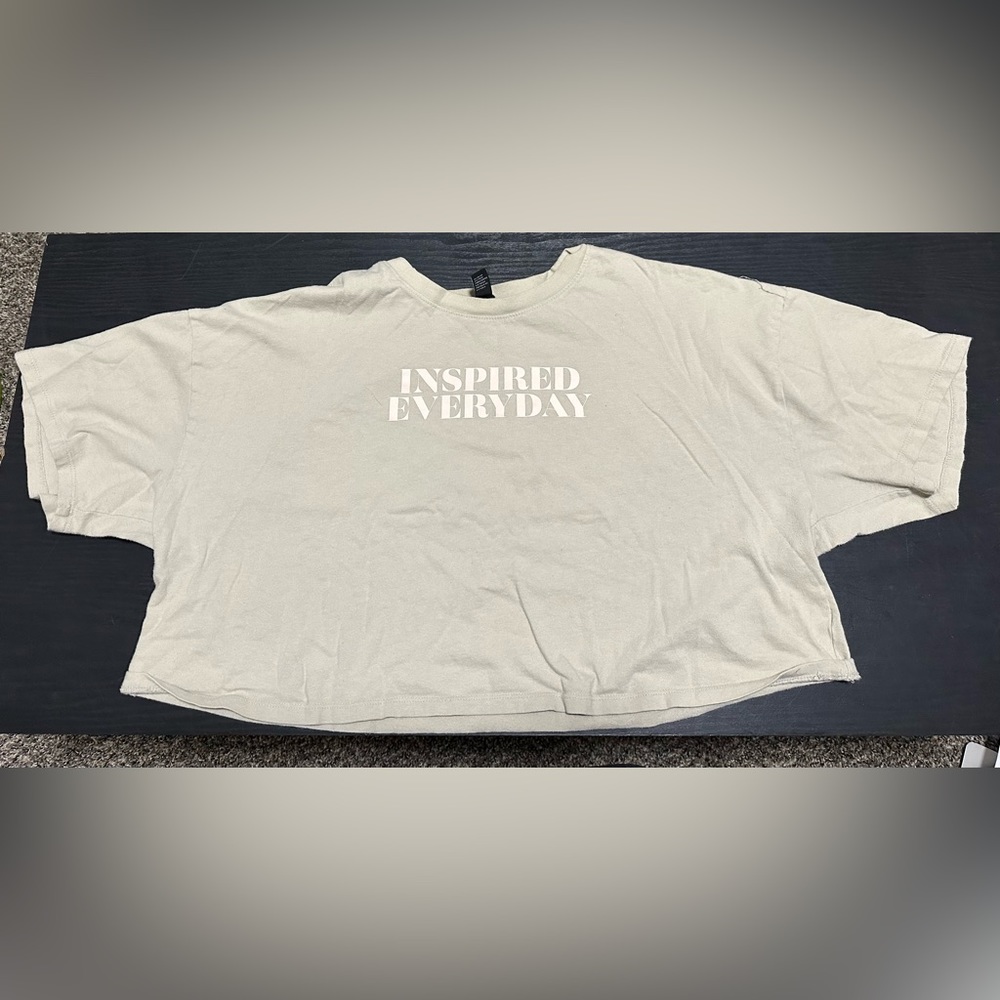 Forever 21 cropped tee size XL